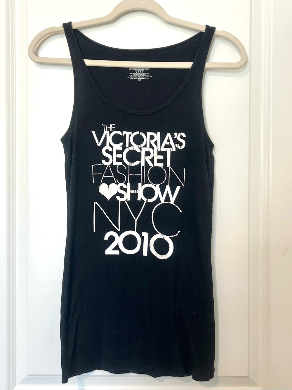 Victoria’s Secret Rare Fashion Show 2010 NYC y2k Black Graphic Tank Top Size M